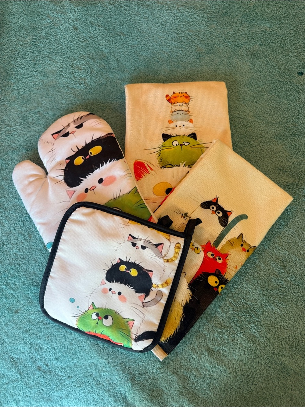 NEW Set of 2 potholders & 2 Hand Towels Cute Humorous Cat Theme